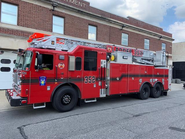 Woodmere
100' Medium Duty Rear Mount Ladder w/154&quot; Attacker Split Tilt Cab & Chassis